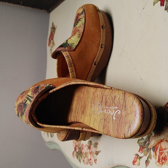 Icon Clogs Size 6 - Picture 2 of 9